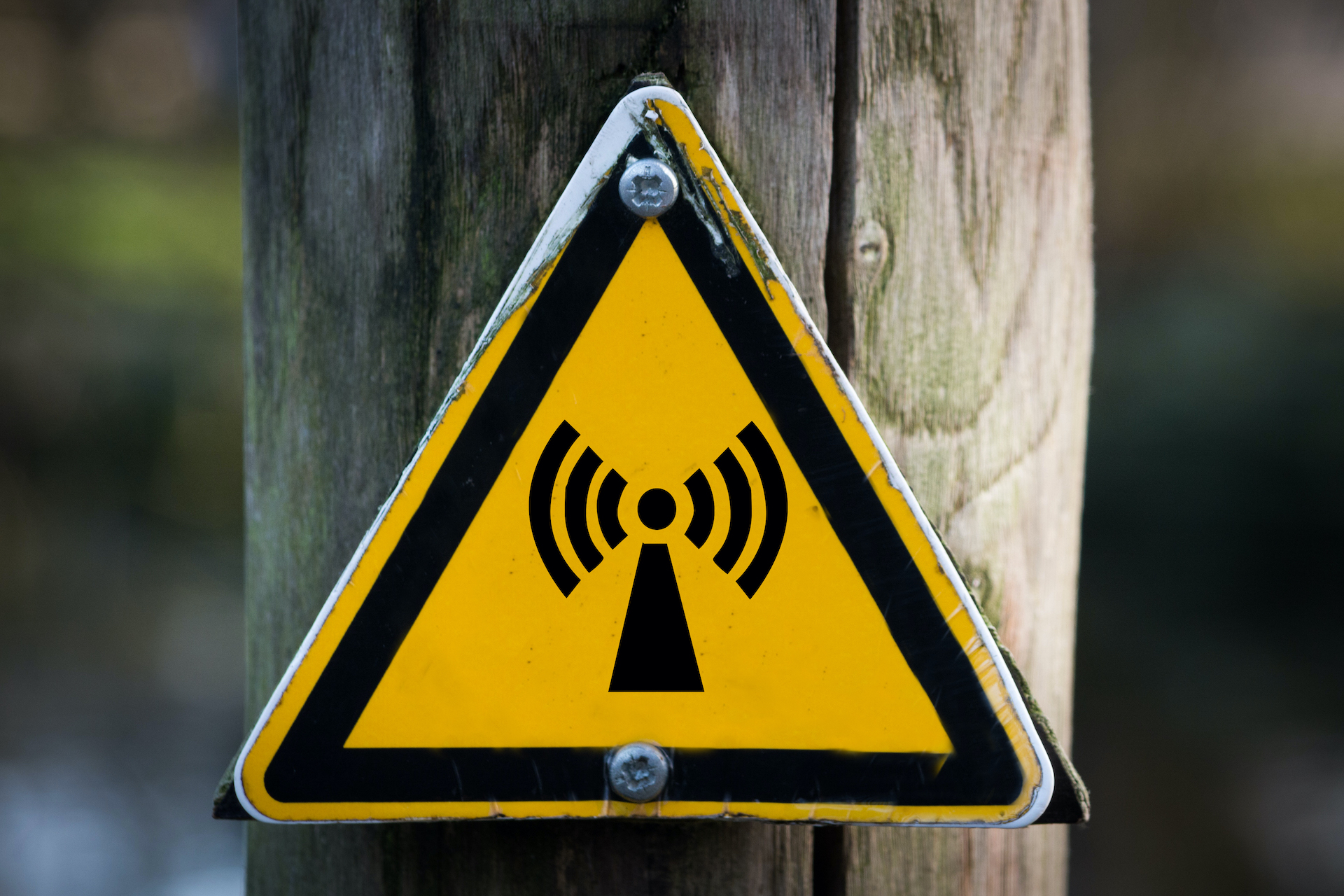 I pericoli del rischio elettromagnetico in ambienti di lavoro